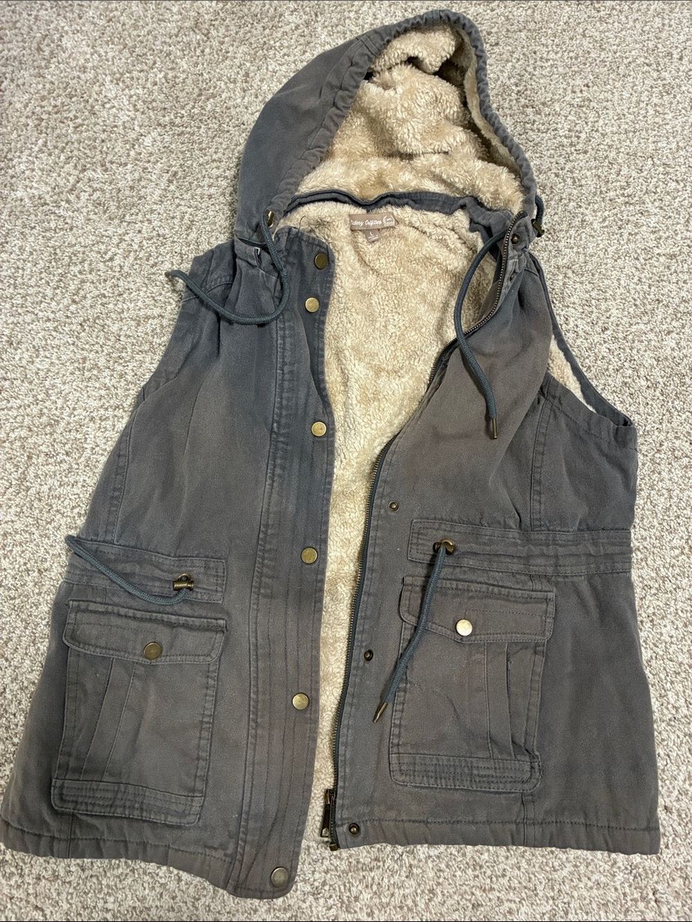 Faux-Sherpa Hooded Utility women’s Vest - Gray